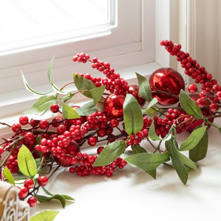 Guirlande de Noël avec baies et ornements, 72'' - Décors Véronneau