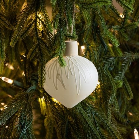 Ornement en verre menthe ou crème avec embout en bois, 3'' - Décors Véronneau