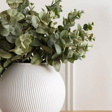 Circular off white ceramic flower vase - Décors Véronneau