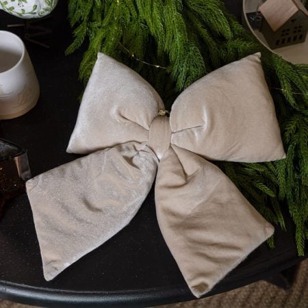 Ornement boucle de Noël crème en velours - Décors Véronneau