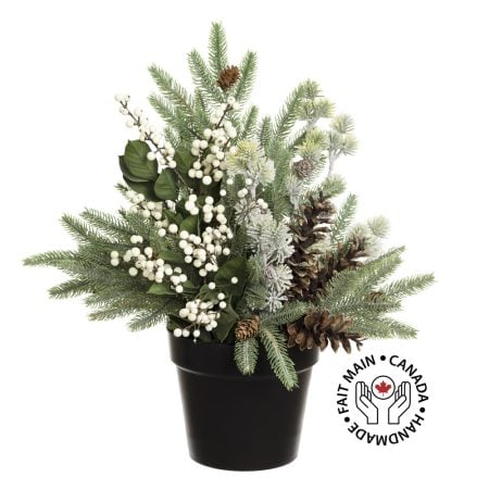 Arrangement festif avec baies blanches