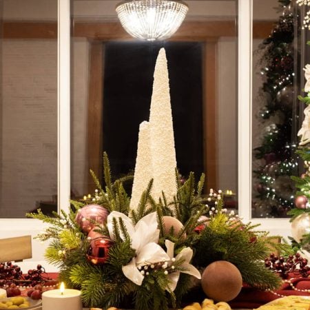 Décoration de table de Noël rose avec sapins blancs - Décors Véronneau