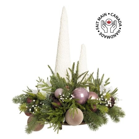 Décoration de table de Noël rose avec sapins blancs
