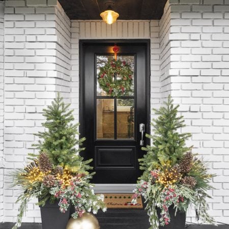 Berry illuminated outdoor Christmas arrangement - Décors Véronneau