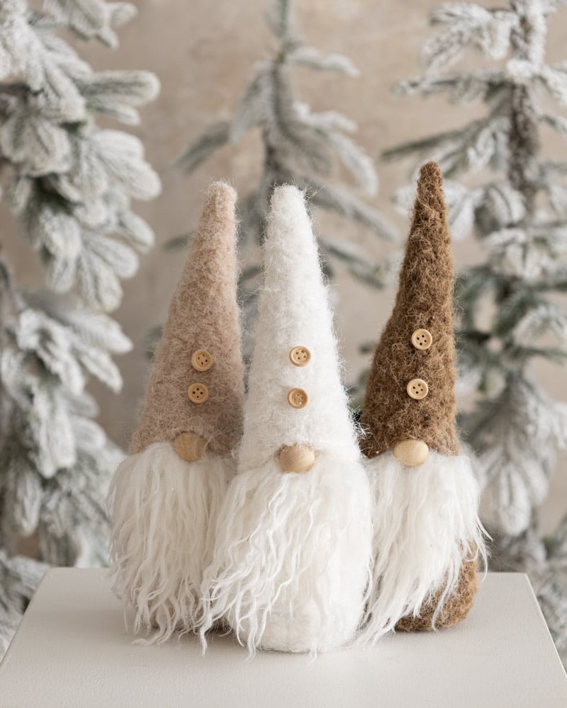 Beige Christmas gnome plushes - Décors Véronneau