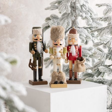 100% FSC rustic pinewood nutcracker, 10'' - Décors Véronneau