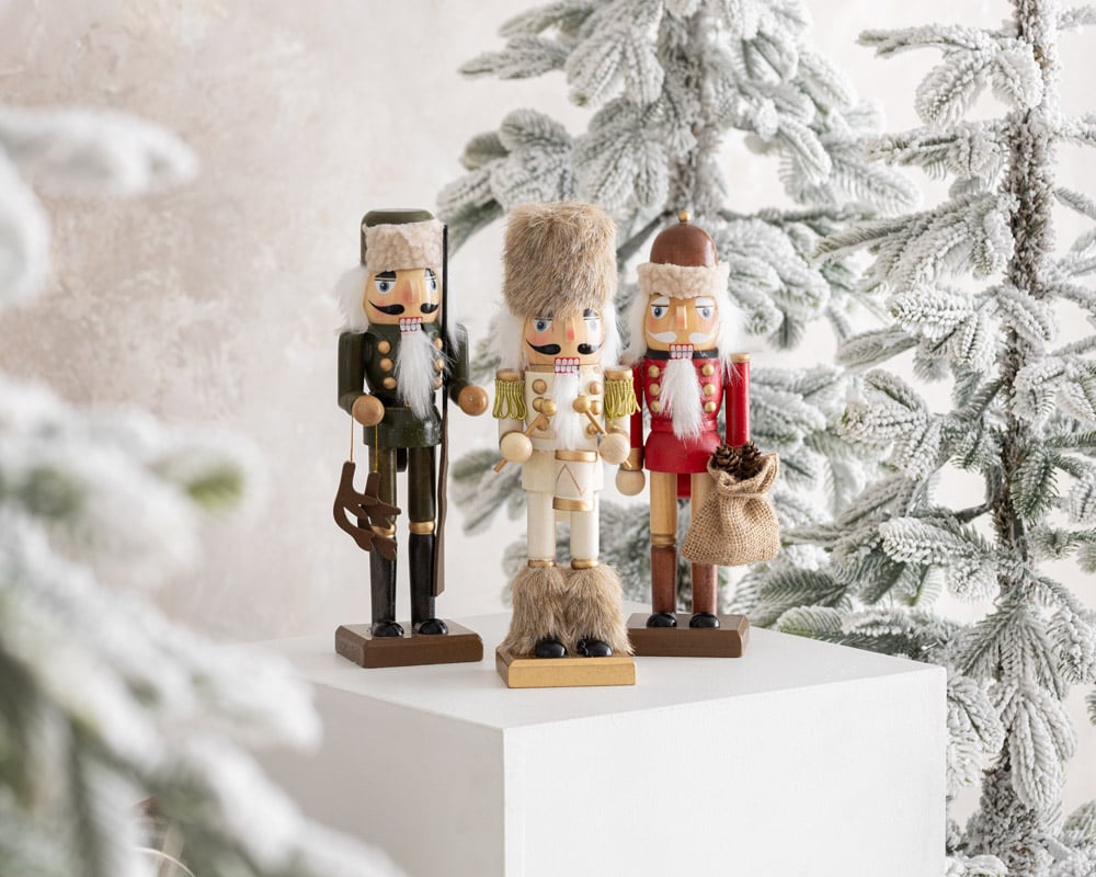 100% FSC certified pine nutcracker - Décors Véronneau