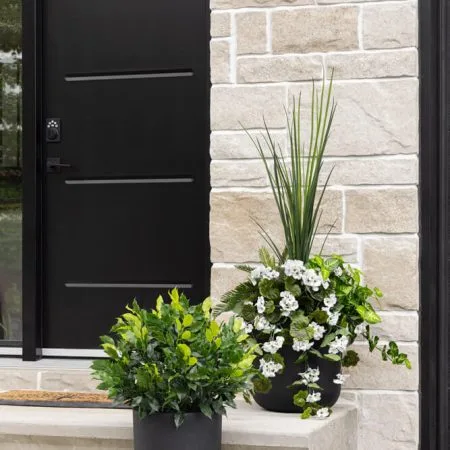 Black granulated polypropylene outdoor planter - Décors Véronneau