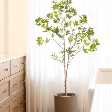 Arbre aralia artificiel en pot noir, 60'' - Décors Véronneau
