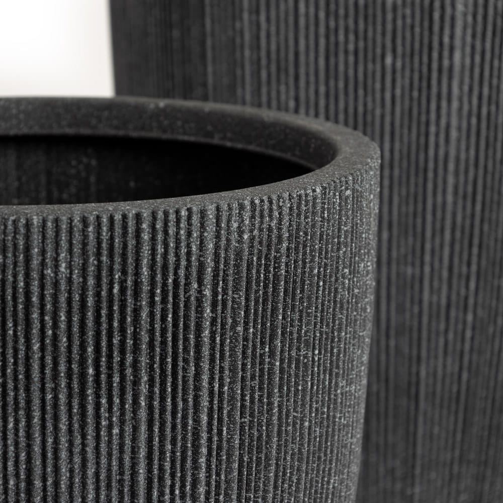 Urne extérieure noire en polypropylène – Image 2 - Décors Véronneau