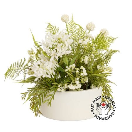Arrangement boréal artificiel de petites fleurs et fougères