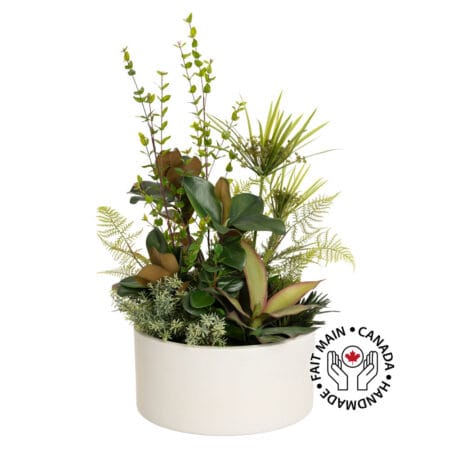Arrangement de plantes artificielles en jardinière basse