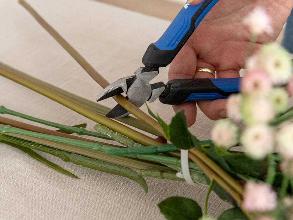 Tiges florales coupées avec une pince - Décors Véronneau