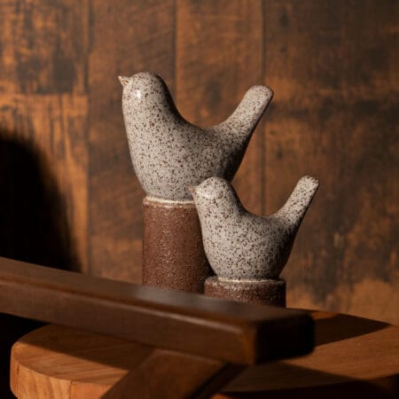 Stoneware bird decoration on pedestal, 8 x 5'' - Décors Véronneau