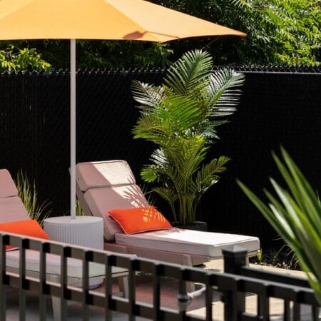 Palmier areca artificiel extérieur en pot - Décors Véronneau