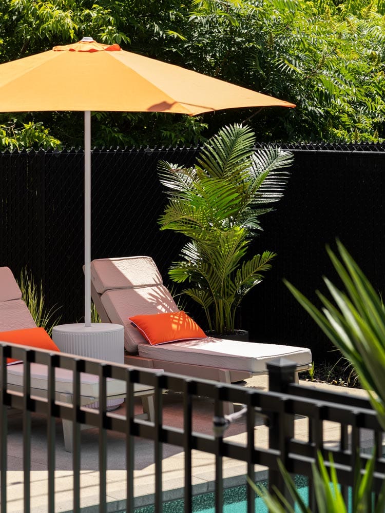 Palmier areca artificiel extérieur en pot – Image 3 - Décors Véronneau