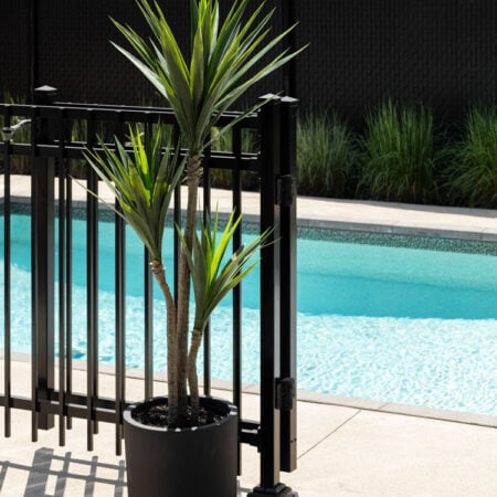 Yucca artificiel extérieur en pot - Décors Véronneau