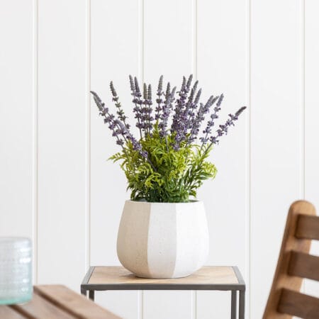 Lavande mauve artificielle extérieure en pot noir, 18'' - Décors Véronneau