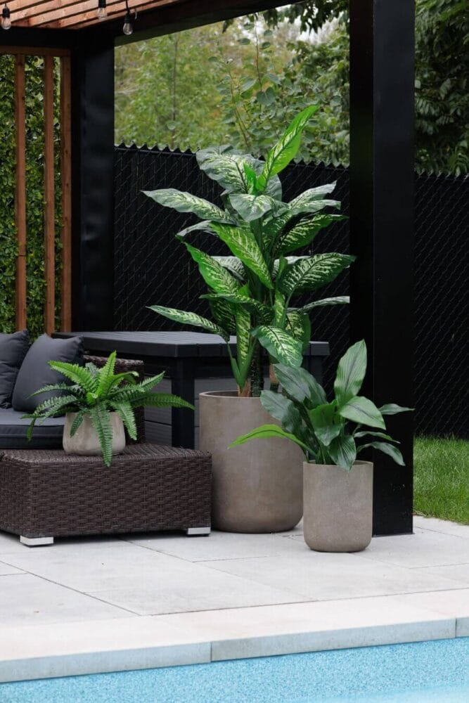 Plantes artificielles de bord de piscine et de terrasse - Décors Véronneau
