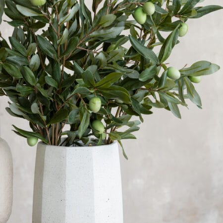 Vase crème géométrique en ciment moucheté, 11 x 6'' - Décors Véronneau