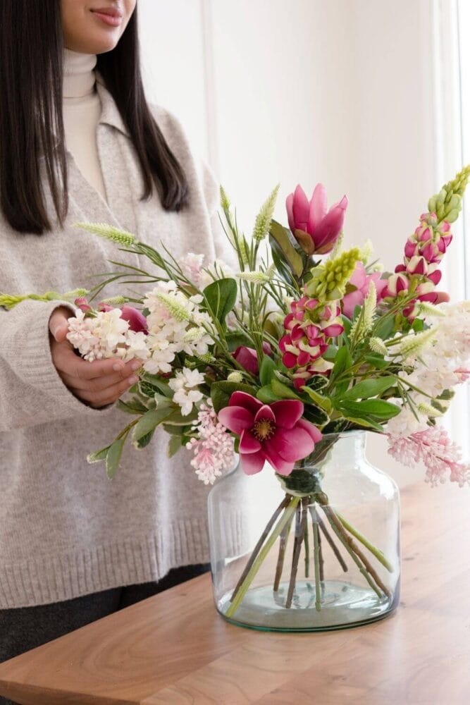 Bouquet de fleurs artificielles roses en pot de verre - Décors Véronneau