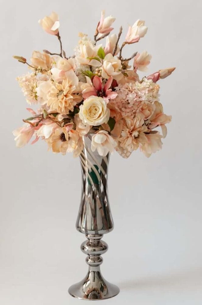 Arrangement de fleurs artificielles corail pour mariage - Décors Véronneau