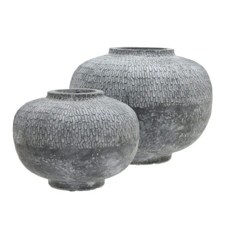 Vase rond gris à relief en fibre d'argile