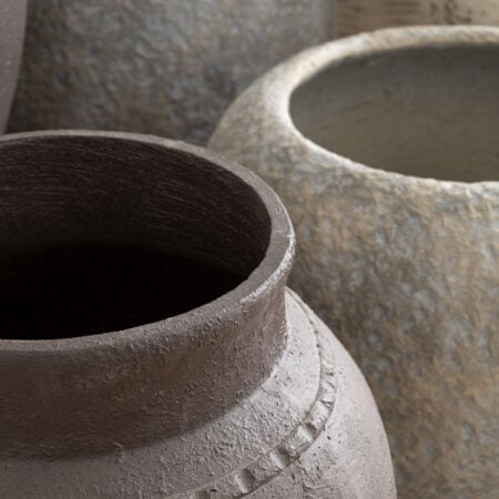 Pot brun foncé avec bord sculpté en fibre de ciment, 18 x 20'' - Décors Véronneau