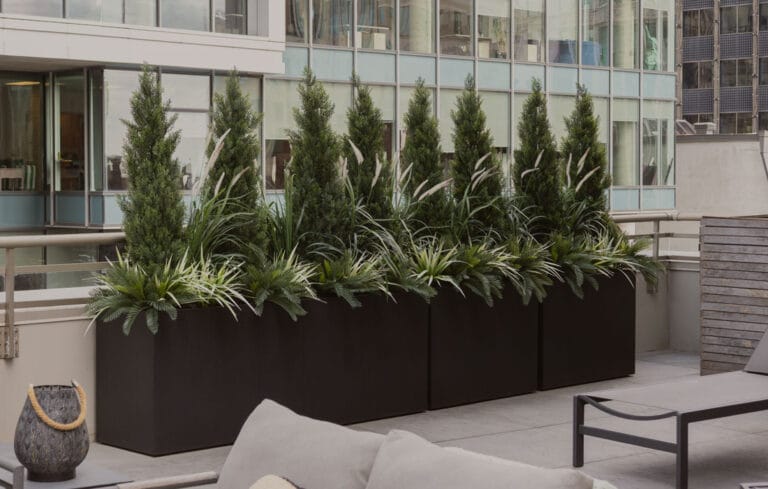 4 façons d’intégrer les cèdres artificiels à votre extérieur - Décors Véronneau