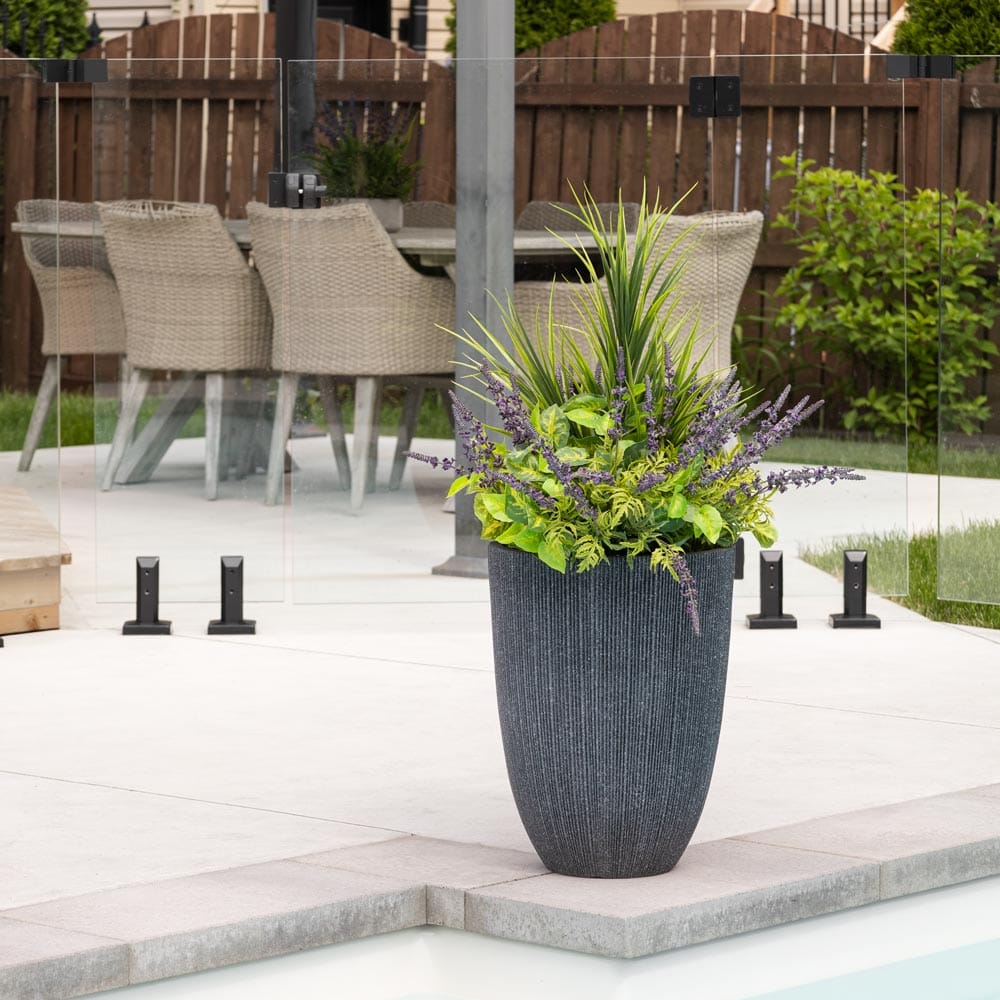 Jardinière de sol avec lavande et verdure - Décors Véronneau