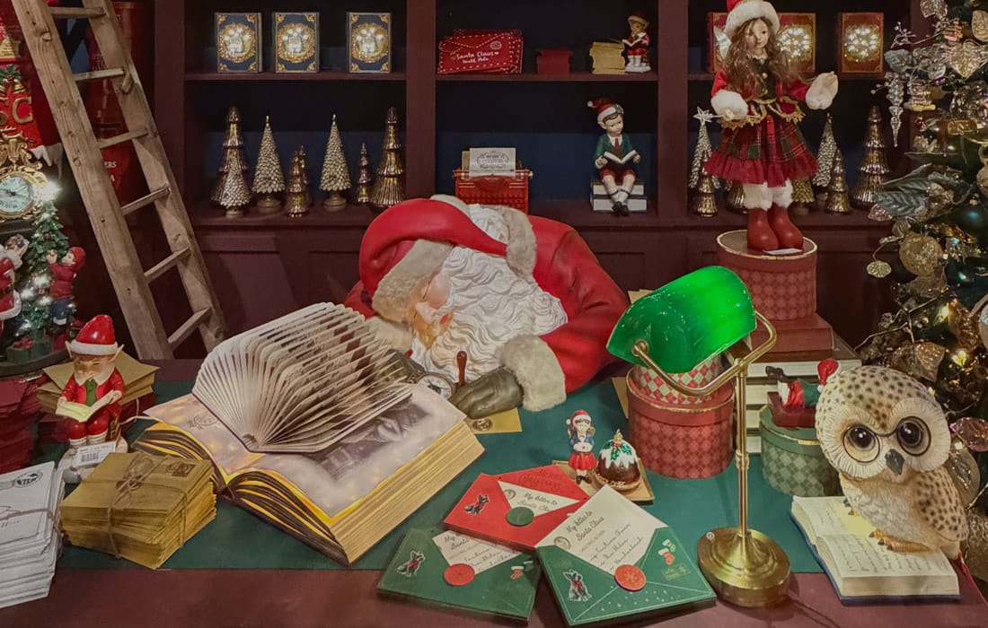 Décor de Noël de style féérique avec père Noël - Décors Véronneau