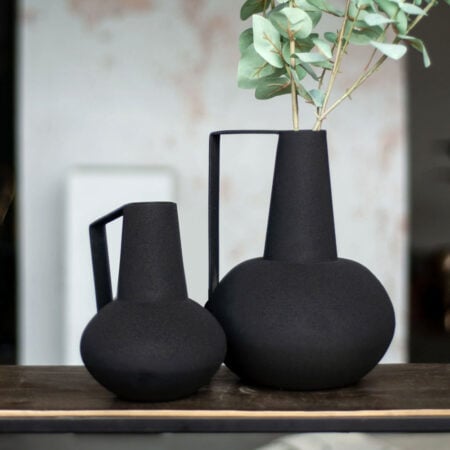 Matte black metal vase with handle - Décors Véronneau