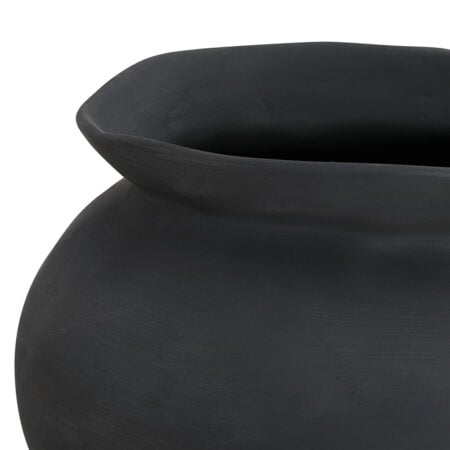 Sculptural black porcelain vase, 9,5'' - Décors Véronneau