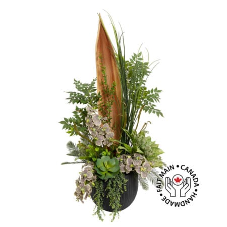 Grand arrangement de sol avec feuillage et palme de cocotier