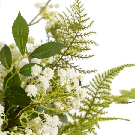 Bouquet of small white flowers and ferns - Décors Véronneau