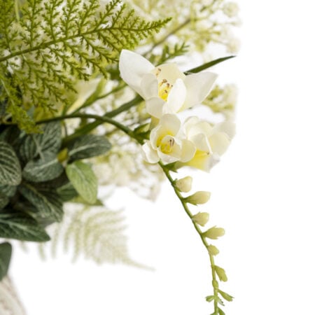 Lush bouquet of assorted white flowers - Décors Véronneau