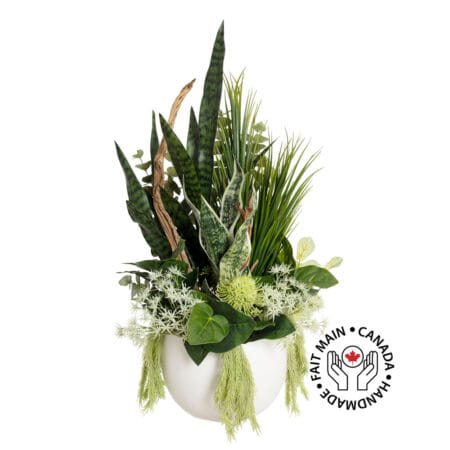 Arrangement de verdure variée et branches de ghostwood
