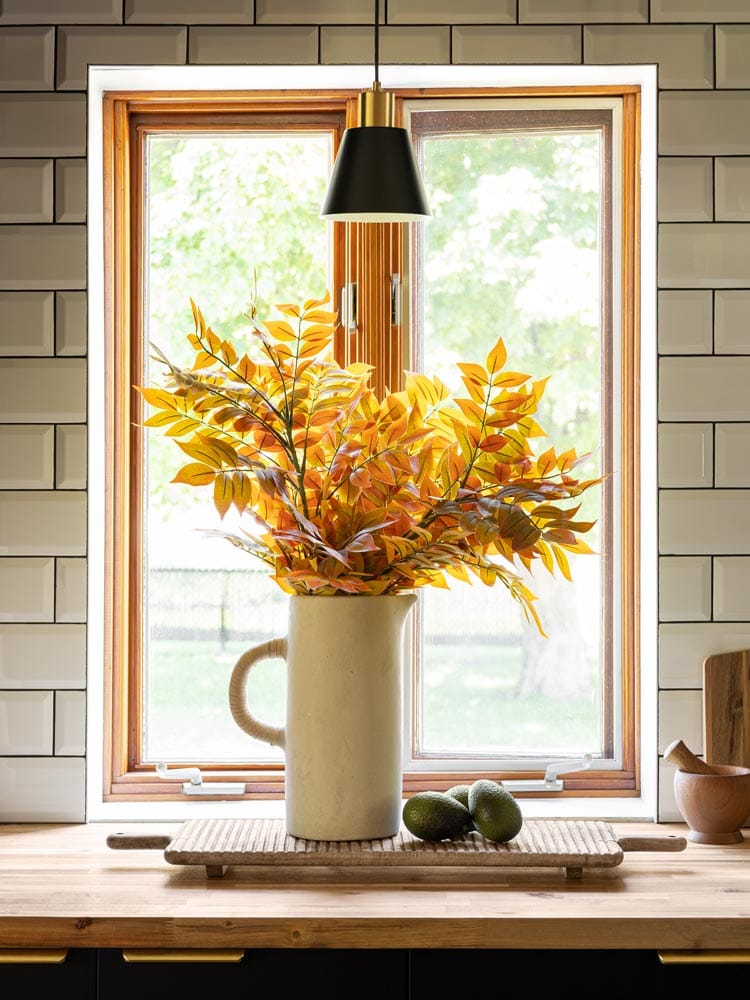 Feuillage d'automne en vase de style pichet - Décors Véronneau