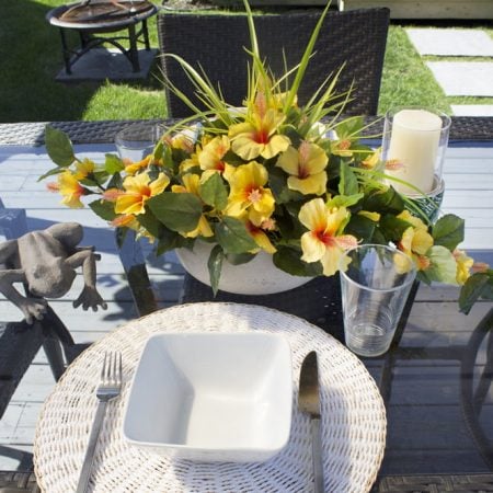 Centre de table extérieur d'hibiscus jaune artificiel, 14 x 20