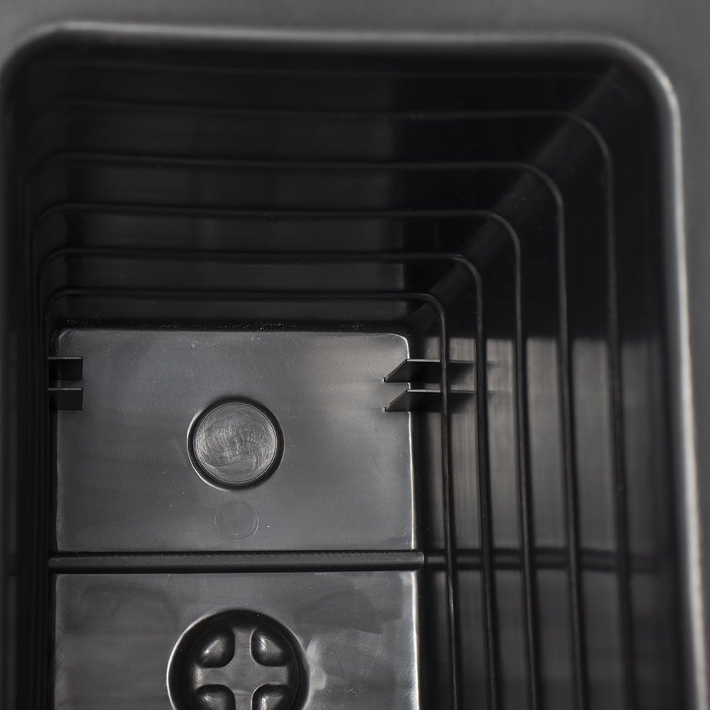 Insertion en plastique noir pour bac à fleurs - Décors Véronneau