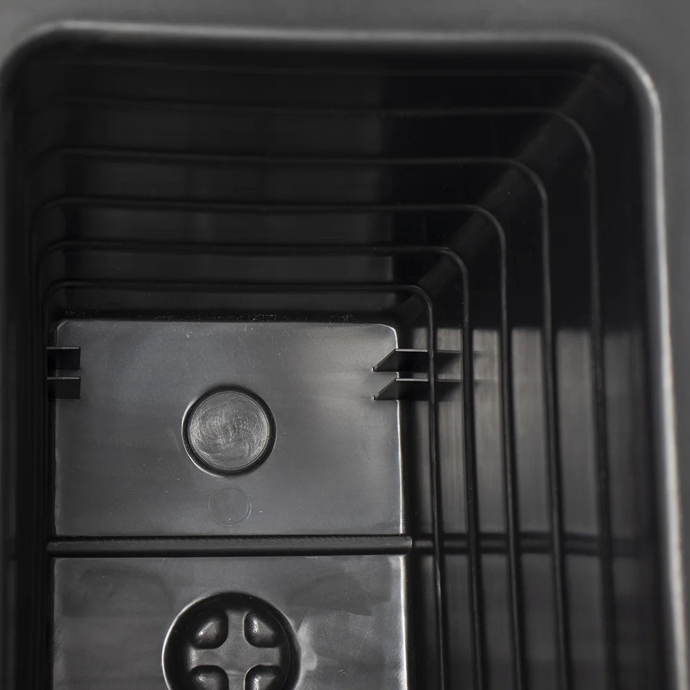 Black plastic insert for flower box - Décors Véronneau