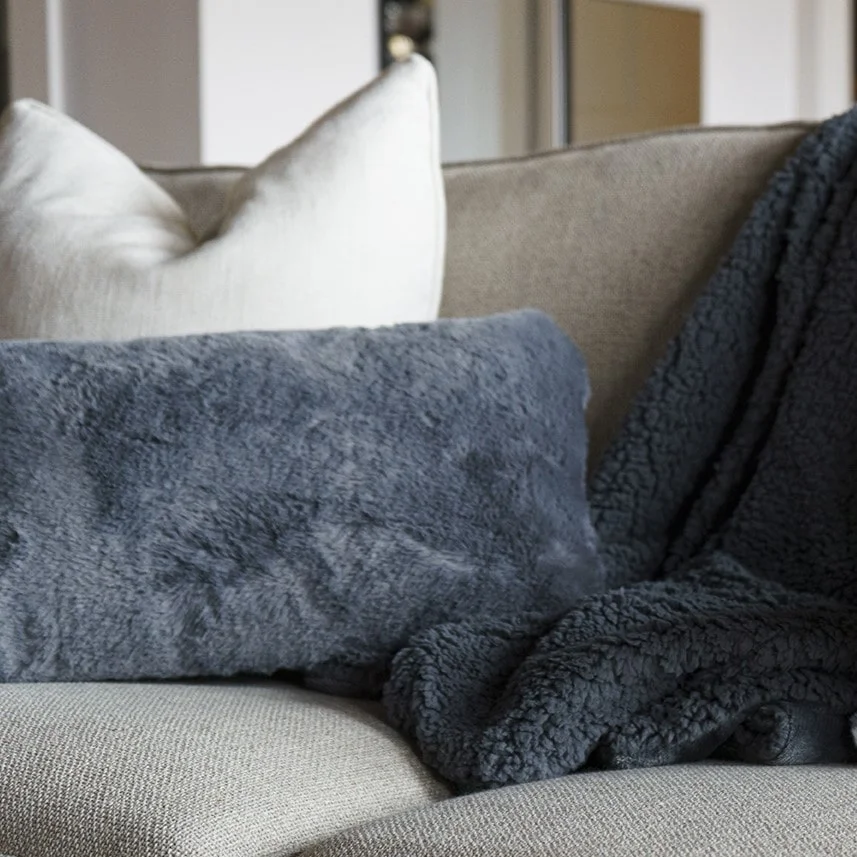 Grande couverture grise, 67 x 51