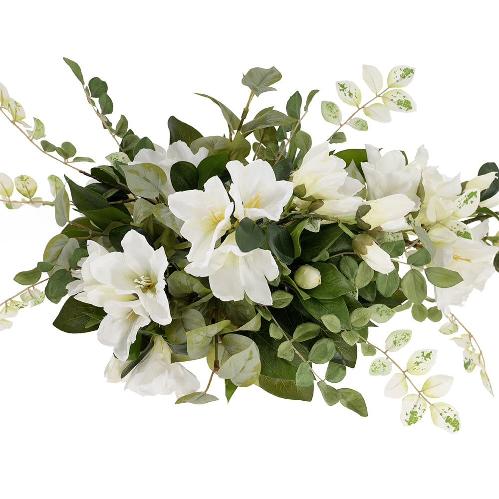 Centre de table avec fleurs blanches et feuillage, 6 x 21" – Image 3 - Décors Véronneau