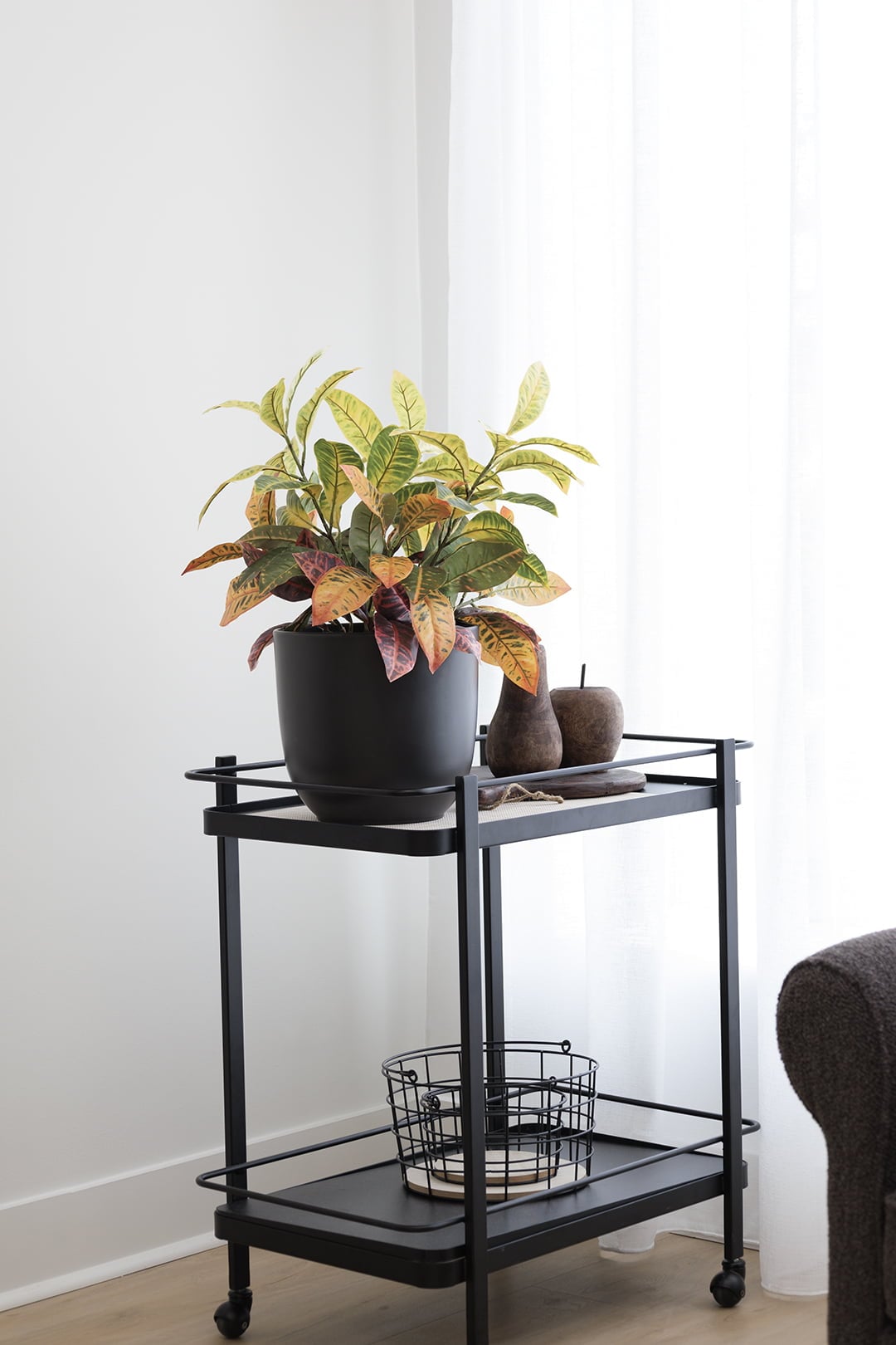 Panier en métal avec poignée, petit – Image 2 - Décors Véronneau