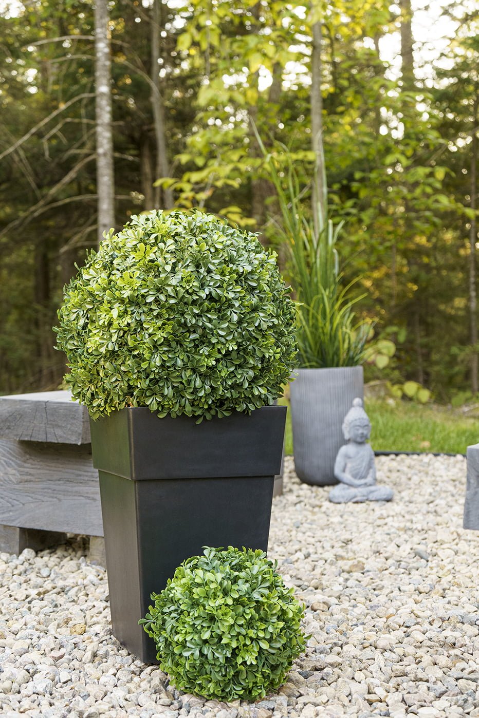 Outdoor artificial english boxwood ball, 9'' - Image 3 - Décors Véronneau