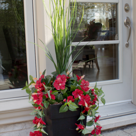 Jardinière extérieure d'hibiscus rouge et blanc artificiel, 55