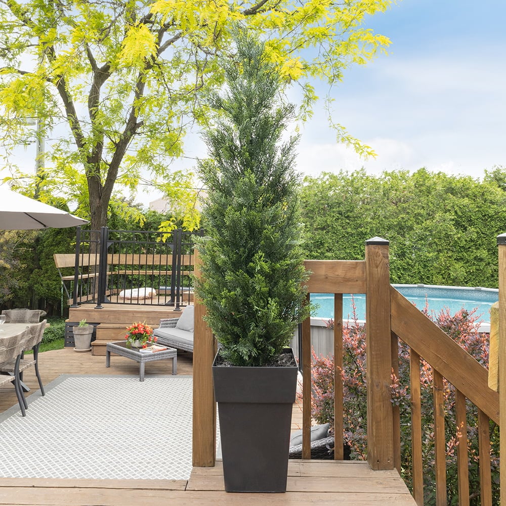 Artificial potted outdoor cedar, 68'' - Image 4 - Décors Véronneau