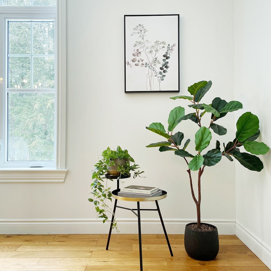 Design black and gold side table, 23 x 20