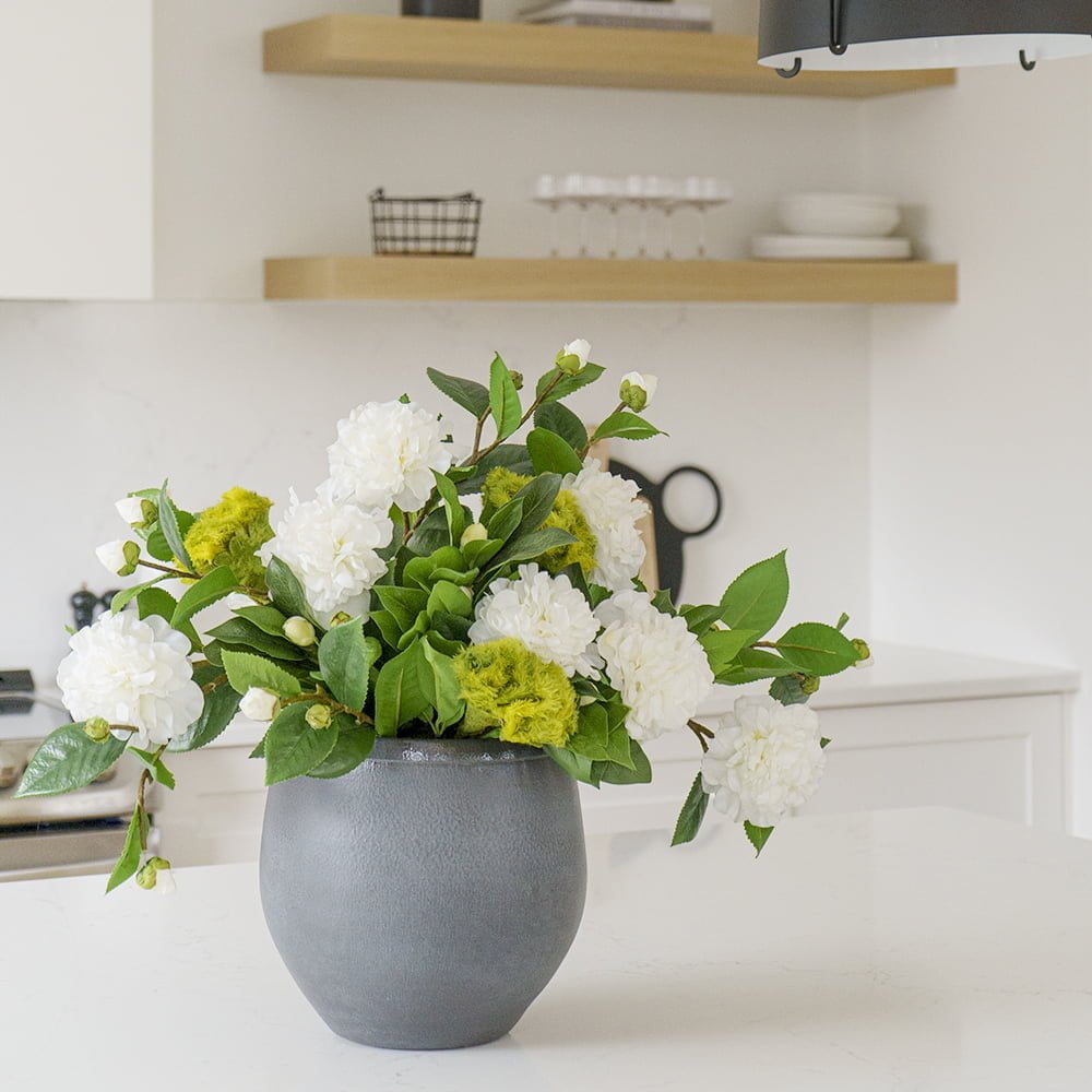 Branche de fleurs de camélia blanc artificiel au toucher réel, 36" – Image 2 - Décors Véronneau